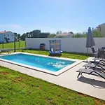 Casa de Férias With Private Pool In Village *