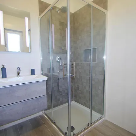 With Private Pool In Village * Šišan