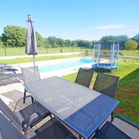 With Private Pool In Village * Šišan