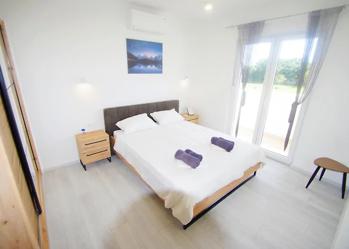 With Private Pool In Village * Šišan