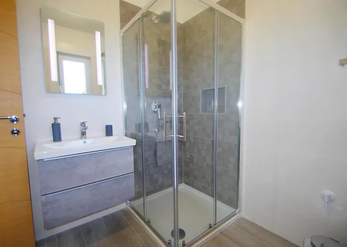 With Private Pool In Village * Šišan