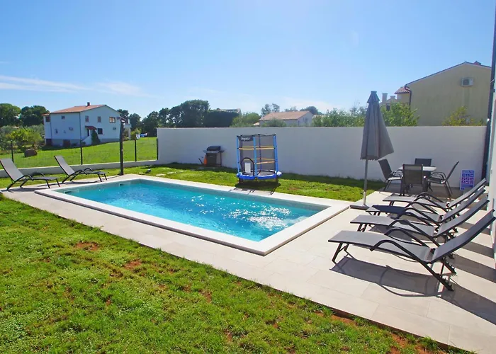 펜션 With Private Pool In Village *