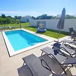 With Private Pool In Village Tatil Evi